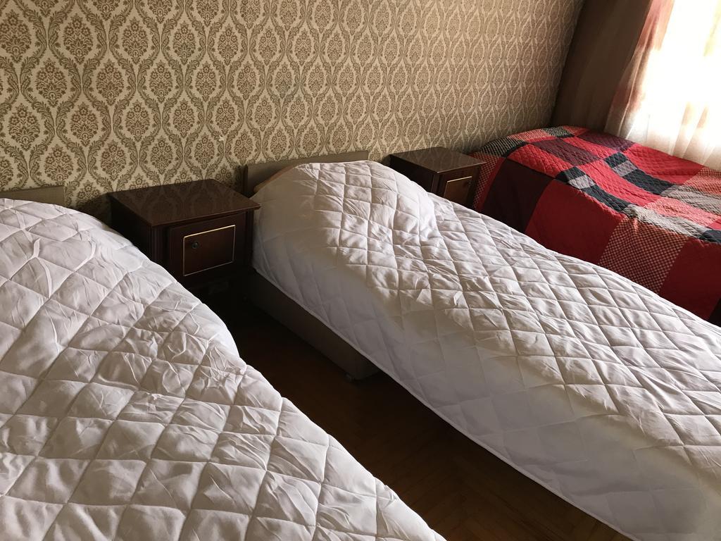 Green House In バトゥーミ エクステリア 写真