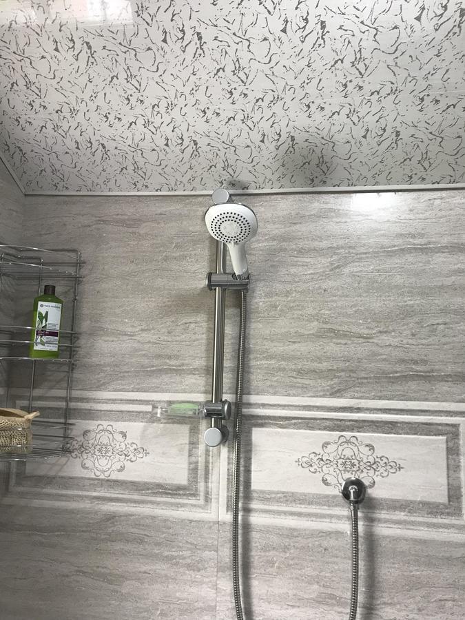 Green House In バトゥーミ エクステリア 写真