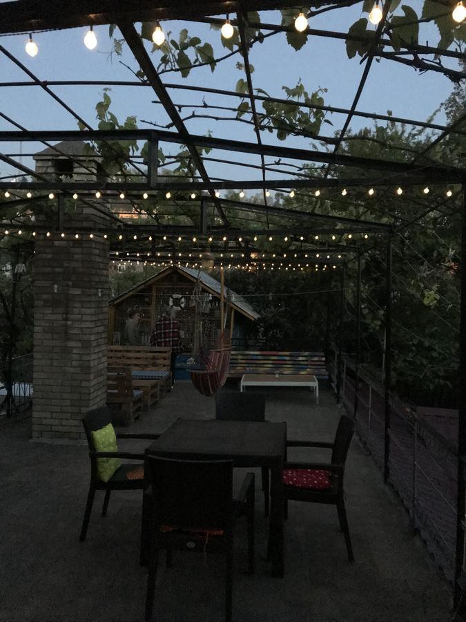 Green House In バトゥーミ エクステリア 写真